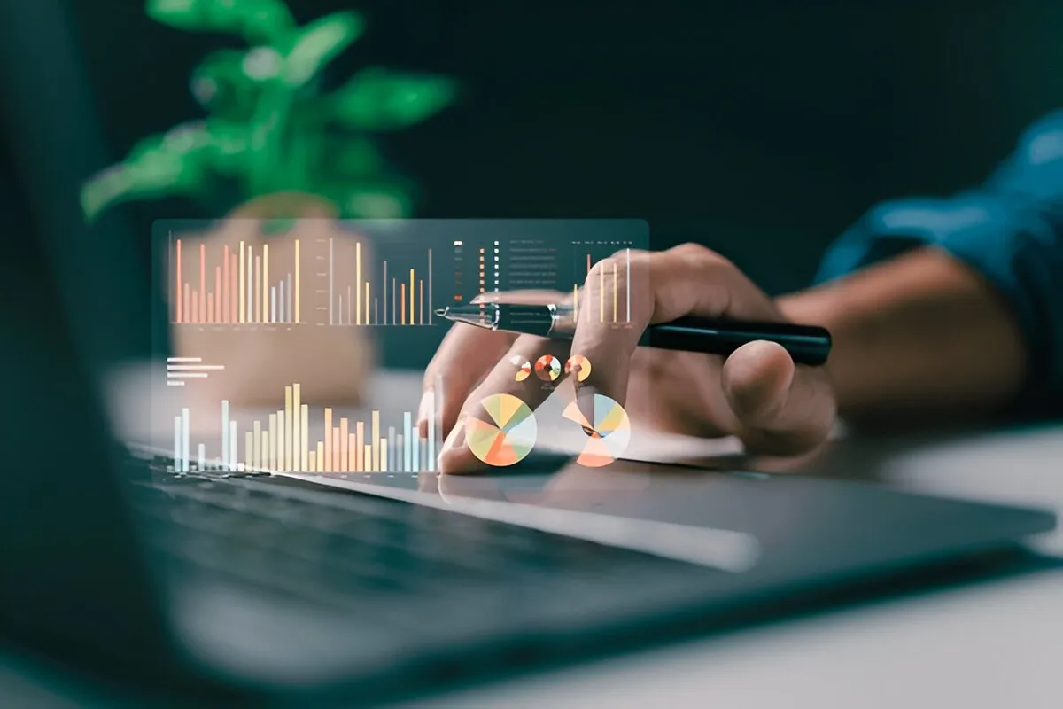Is Technology Consulting Better Than Management Consulting? Consultant comparing technology and management consulting career paths